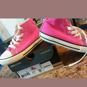 Pink Converse toddler size 8